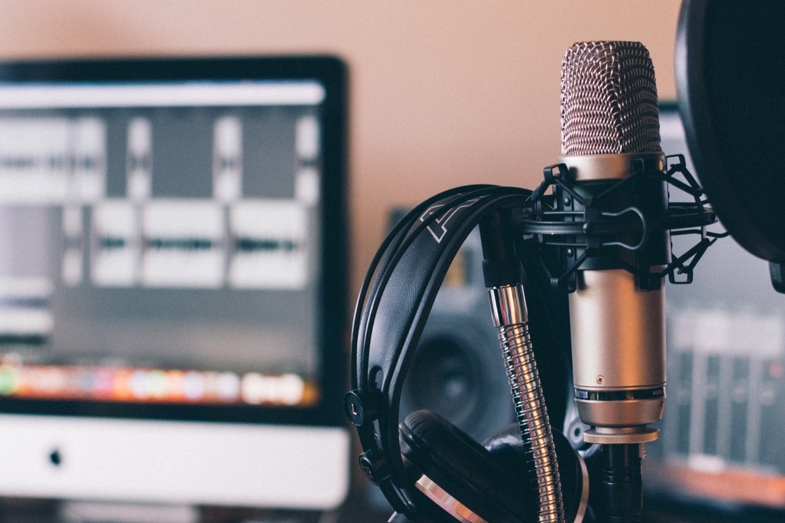 Studio microphone and recording equipment